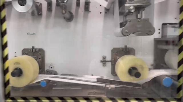 Автоматическая машина для изготовления гигиенических прокладок 